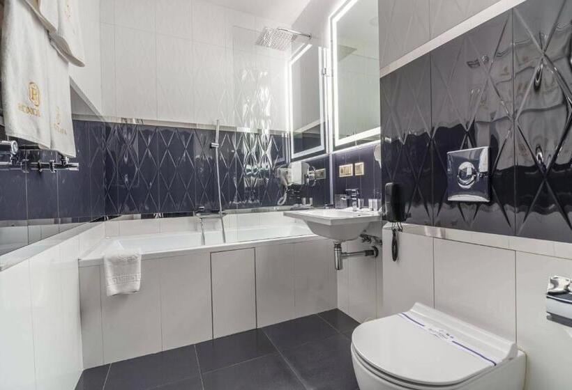 سوئیت جونیور با تراس, Grand Hotel Roxolana