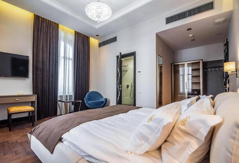 سوییت جونیور, Grand Hotel Roxolana