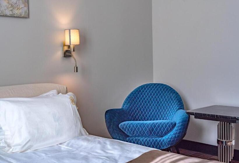 سوییت جونیور راحتی, Grand Hotel Roxolana