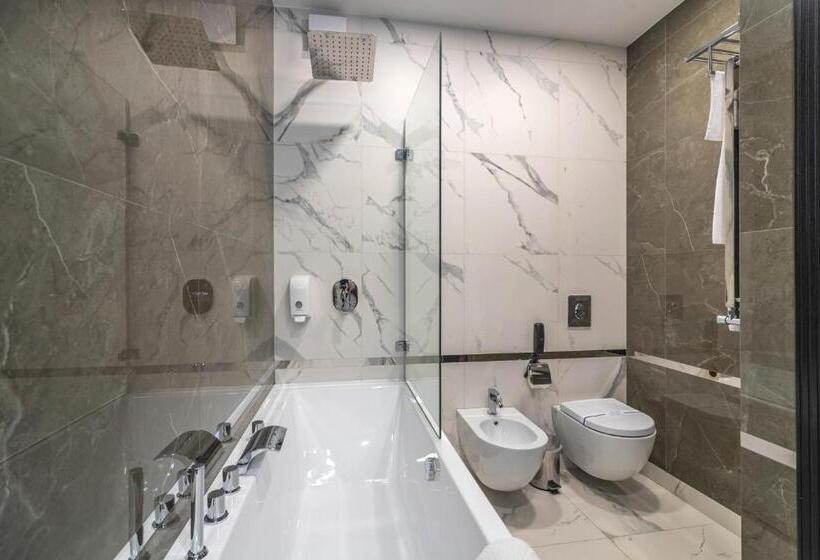 سوییت جونیور لوکس, Grand Hotel Roxolana