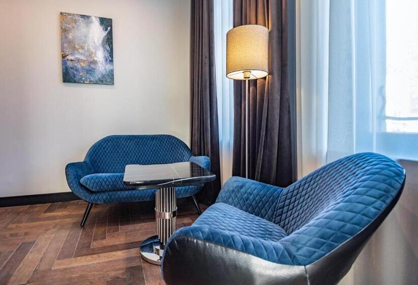 سوییت جونیور لوکس, Grand Hotel Roxolana