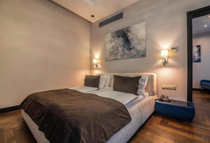 سوییت جونیور لوکس, Grand Hotel Roxolana