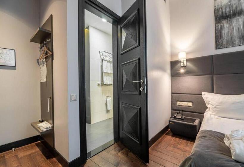 اتاق اکونومی, Grand Hotel Roxolana