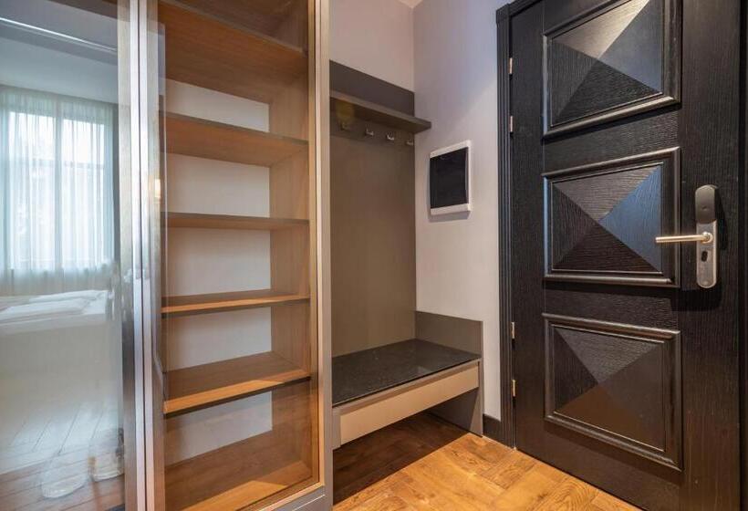 سوییت جونیور با بالکن, Grand Hotel Roxolana