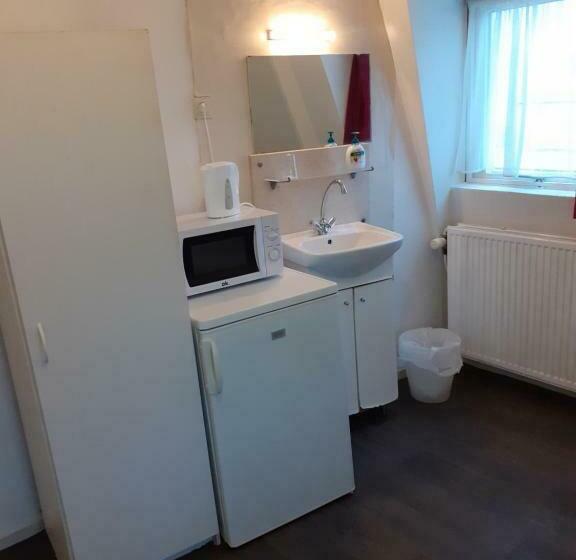 اتاق استاندارد یک نفره, Hostel Pension Tivoli