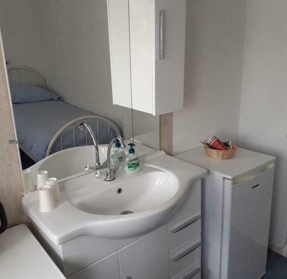 اتاق اکونومی, Hostel Pension Tivoli