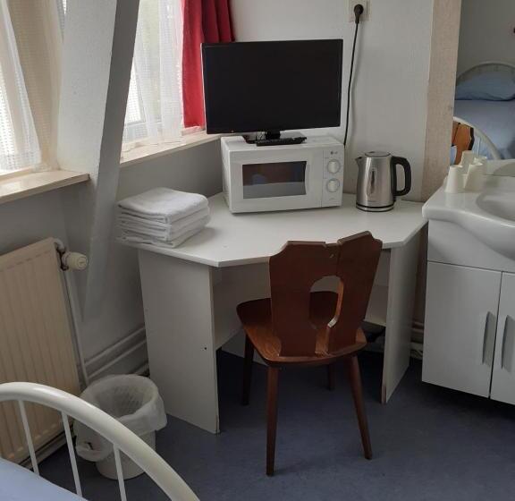 اتاق اکونومی, Hostel Pension Tivoli