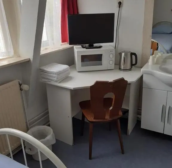 اتاق اکونومی, Hostel Pension Tivoli
