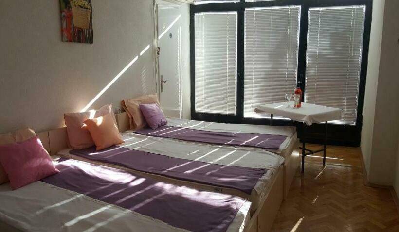 اتاق ساده سه نفره, Vila Dule