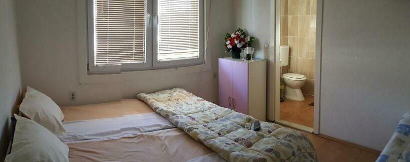 اتاق کلاسیک سه تخته, Vila Dule