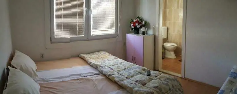 اتاق کلاسیک سه تخته, Vila Dule