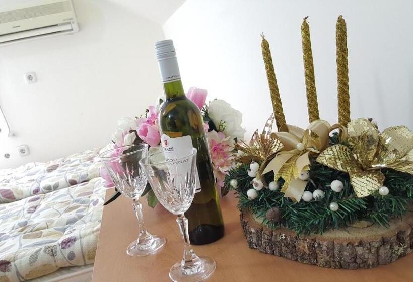 اتاق راحتی سه تخته, Vila Dule