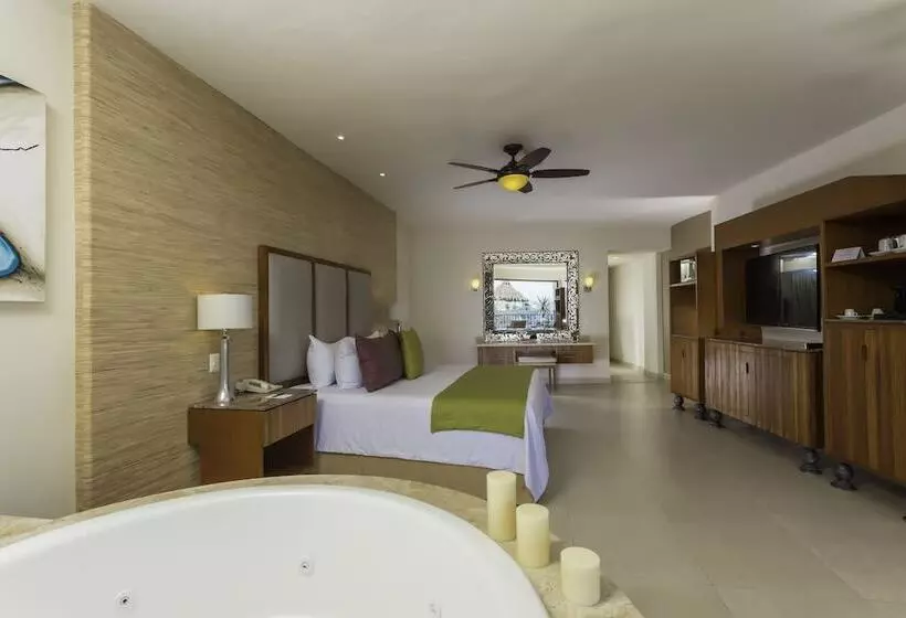 سوییت با چشم‌انداز دریا, Almar Resort Luxury Lgbt Beach Front Experience