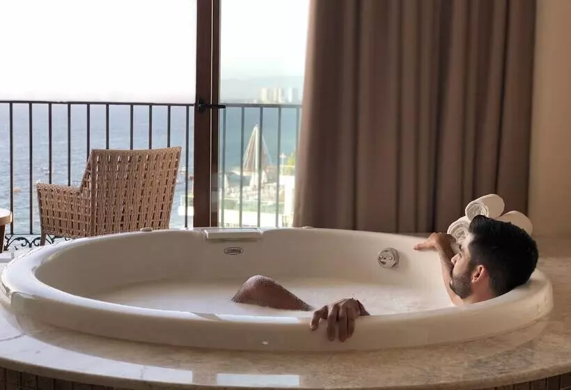سوییت با چشم‌انداز دریا, Almar Resort Luxury Lgbt Beach Front Experience