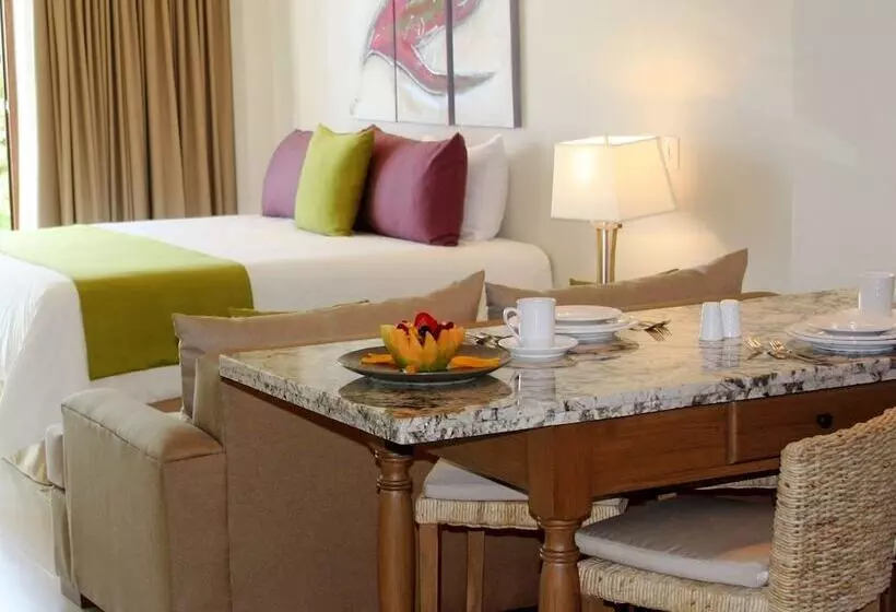 سوییت جونیور با چشم‌انداز جانبی دریا, Almar Resort Luxury Lgbt Beach Front Experience
