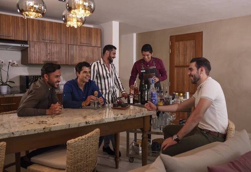 جناح جونيور مطلّ علي البحر, Almar Resort Luxury Lgbt Beach Front Experience