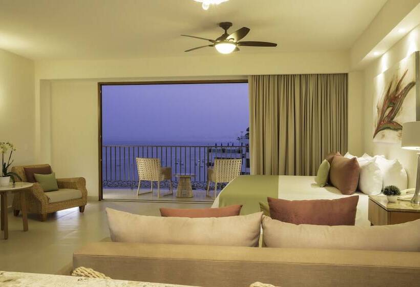 جناح جونيور مطلّ علي البحر, Almar Resort Luxury Lgbt Beach Front Experience