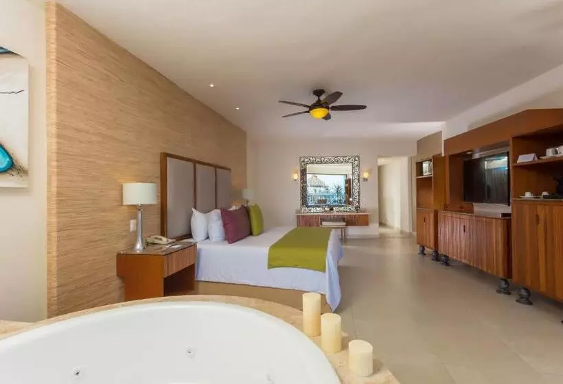 سوییت با چشم‌انداز دریا, Almar Resort Luxury Lgbt Beach Front Experience