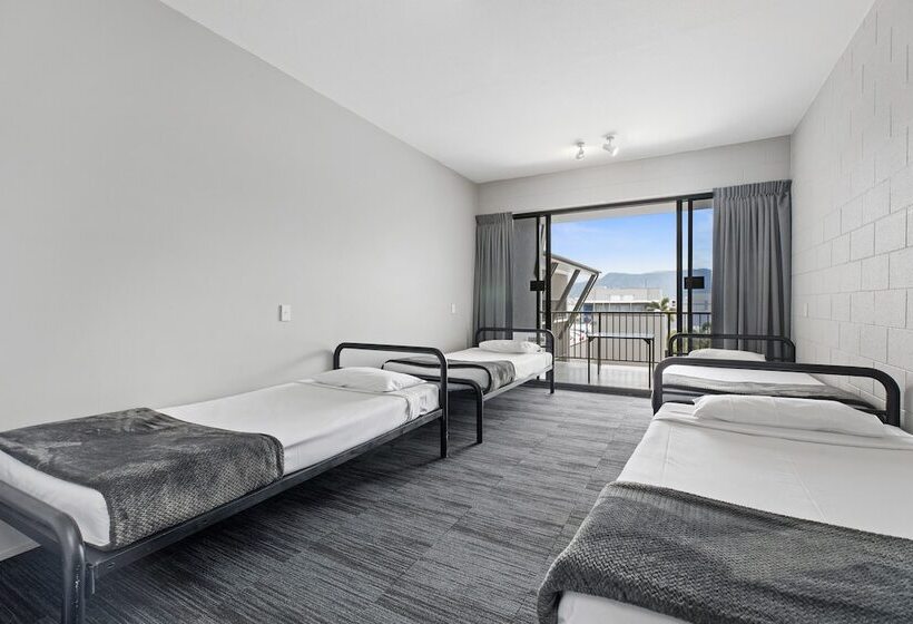공동 객실, Gilligan S Hotel & Resort Cairns