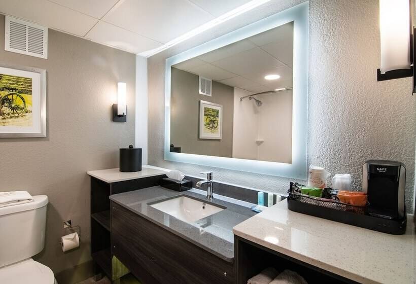 带2个双人床的标准工作室, Clarion Inn