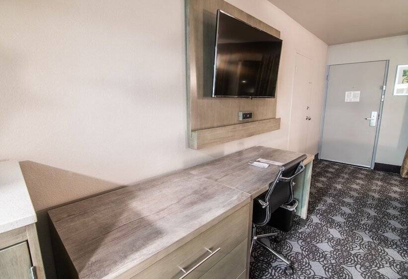 غرفه قياسيه سريرين مزدوجين, Clarion Inn