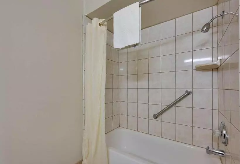 キングサイズベッドのスタンダードルーム, Econo Lodge Woodland Near I 5