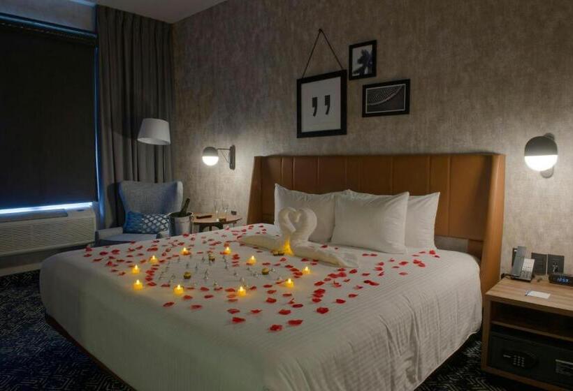 سوئیت با تخت بزرگ, Four Points By Sheraton Distrito Uno Chihuahua