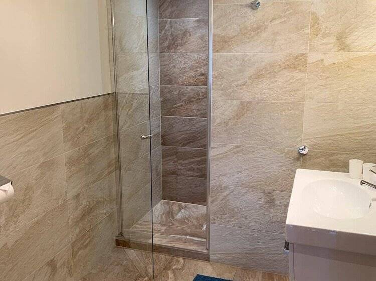 Семейные Апартаменты 3 Спальни, Frühstückspension Christina