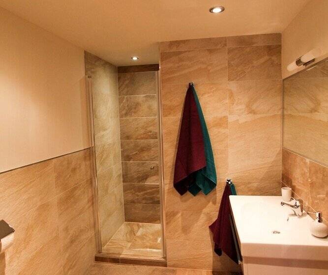 Семейные Апартаменты 3 Спальни, Frühstückspension Christina