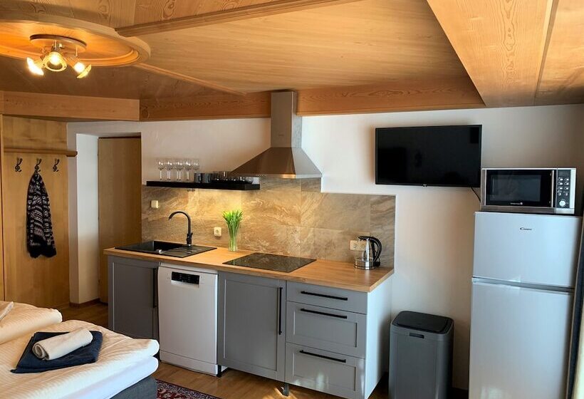 Семейные Апартаменты 3 Спальни, Frühstückspension Christina