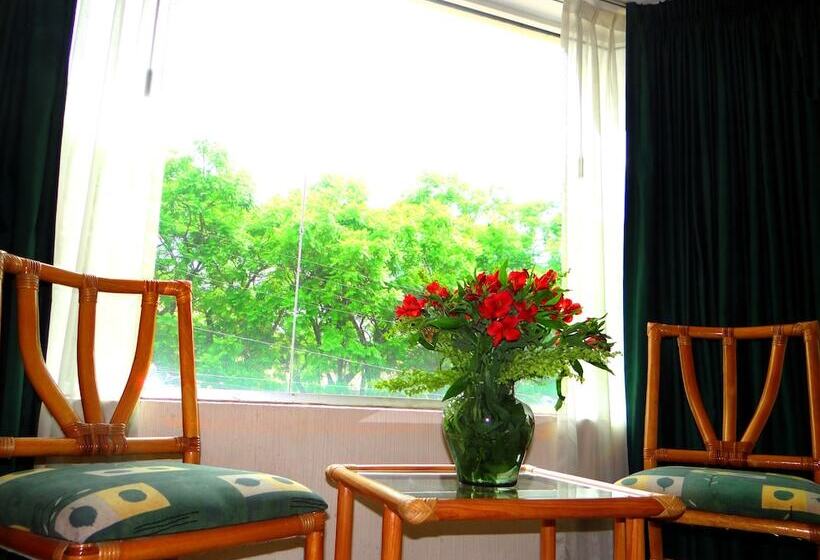 חדר אקזקיוטיב, Oliva Plaza