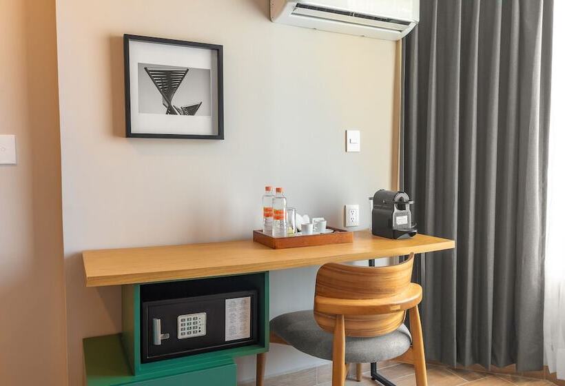 חדר אקזקיוטיב, Oliva Plaza