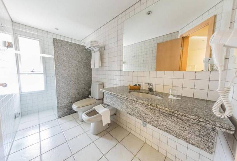 חדר דלוקס, Grand Bittar