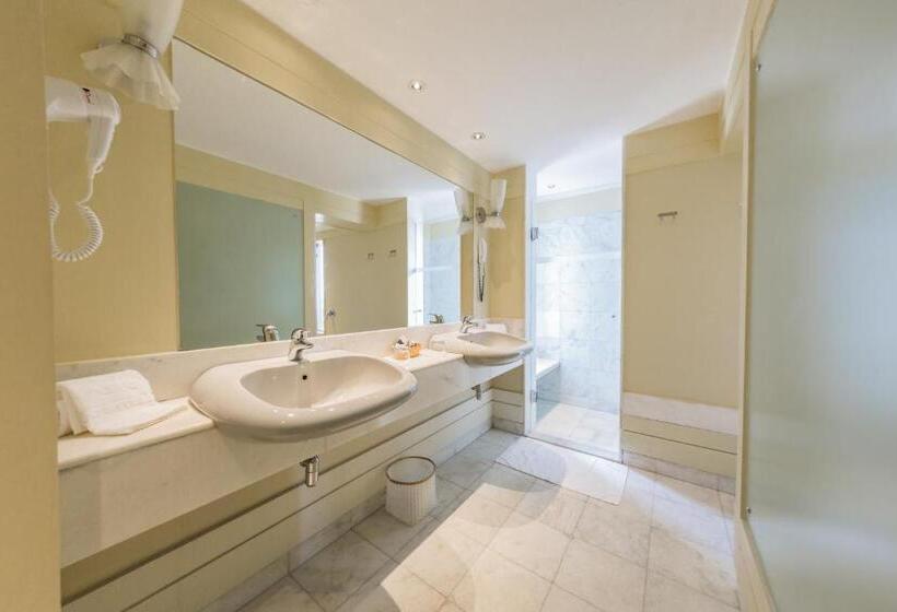 סוויטה דלוקס, Grand Bittar