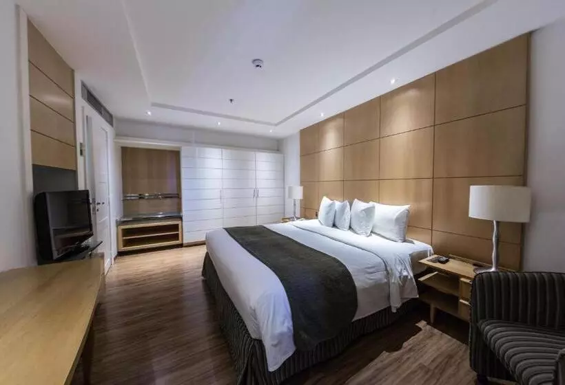سوییت لوکس, Grand Bittar
