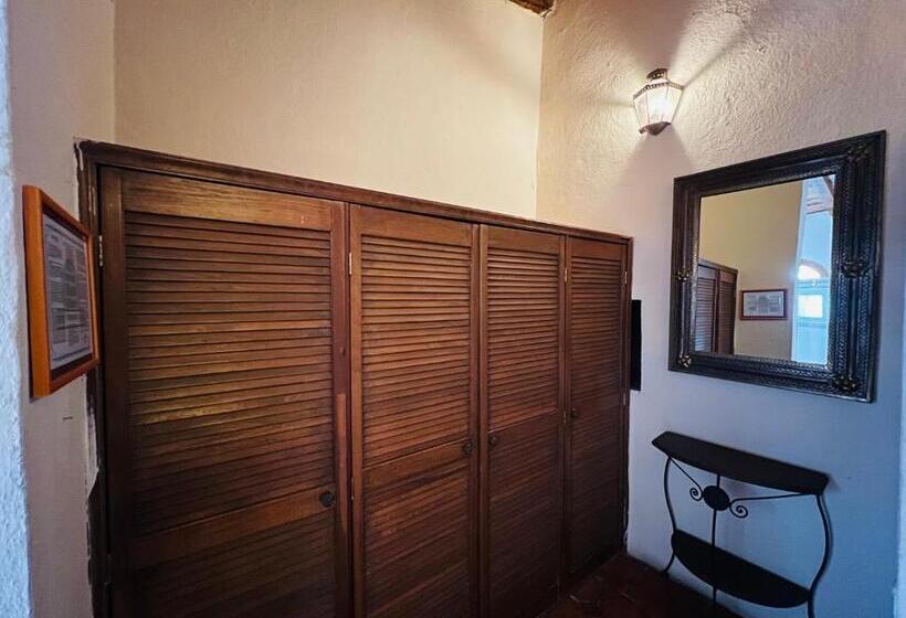 غرفة قياسية رباعية, Parador Vernal