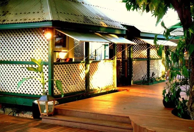 スタンダードルーム, Pinctada Mcalpine House