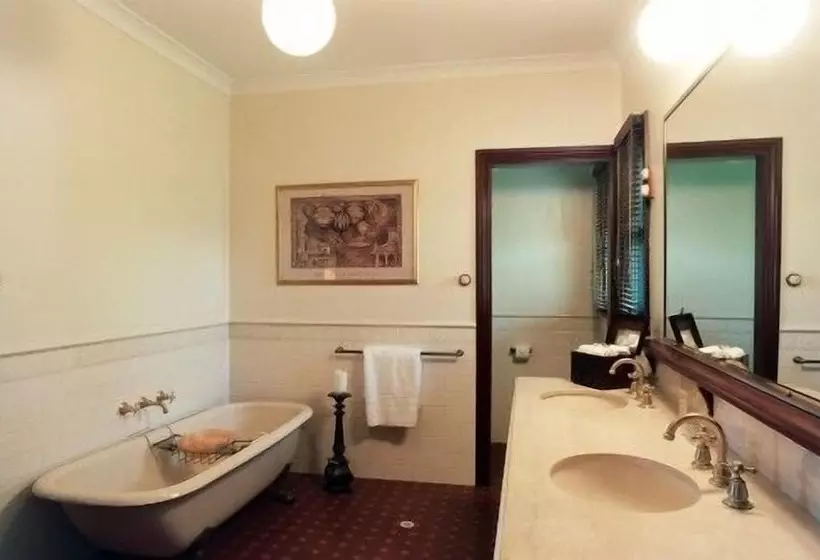 スイート, Pinctada Mcalpine House