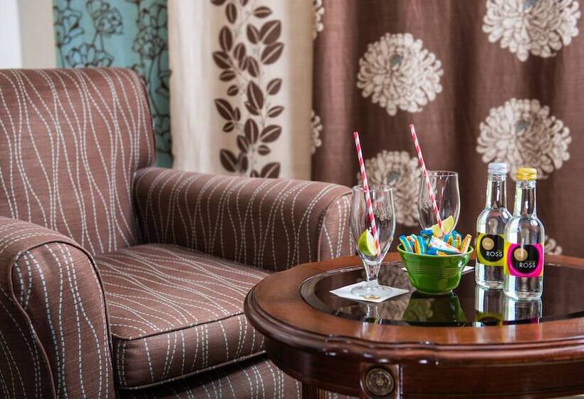 חדר דלוקס, The Ross