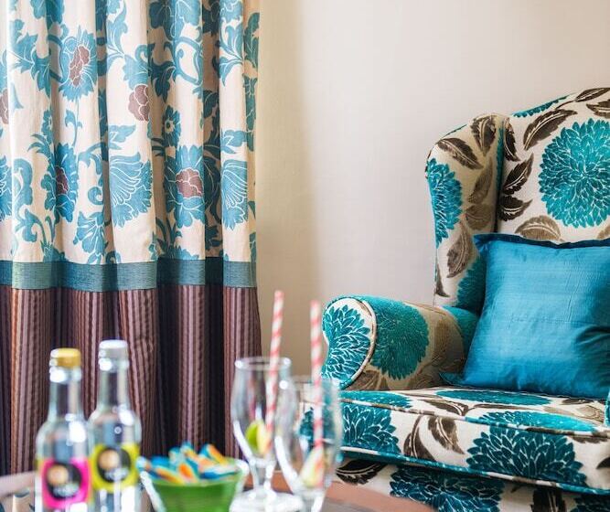 סוויטת ג'וניור, The Ross