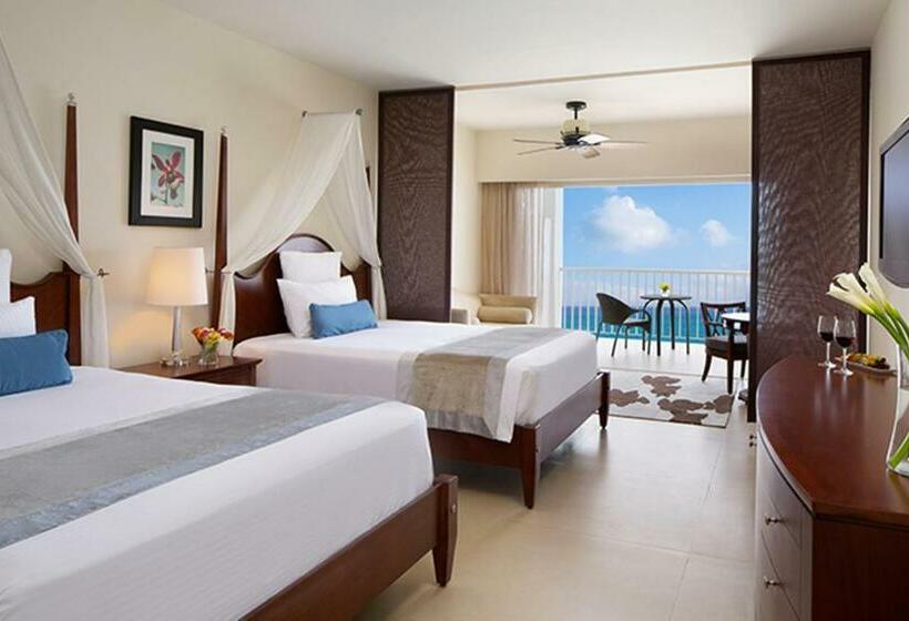 سوئیت جونیور با تخت بزرگ, Secrets St. James