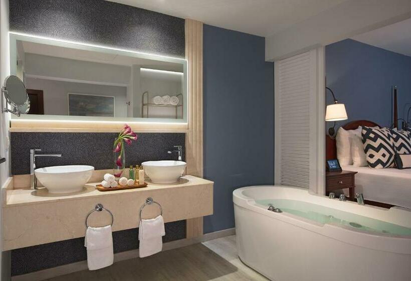 اتاق استاندارد, Secrets St. James