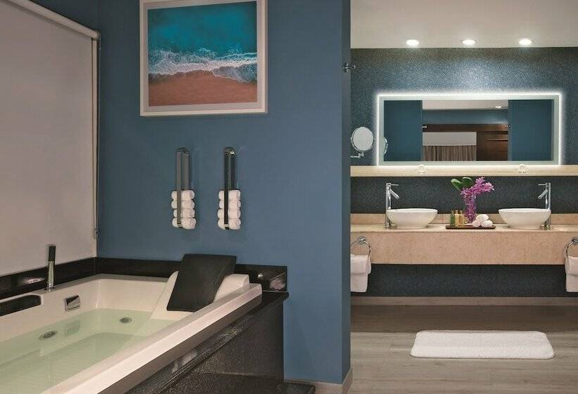 اتاق استاندارد, Secrets St. James