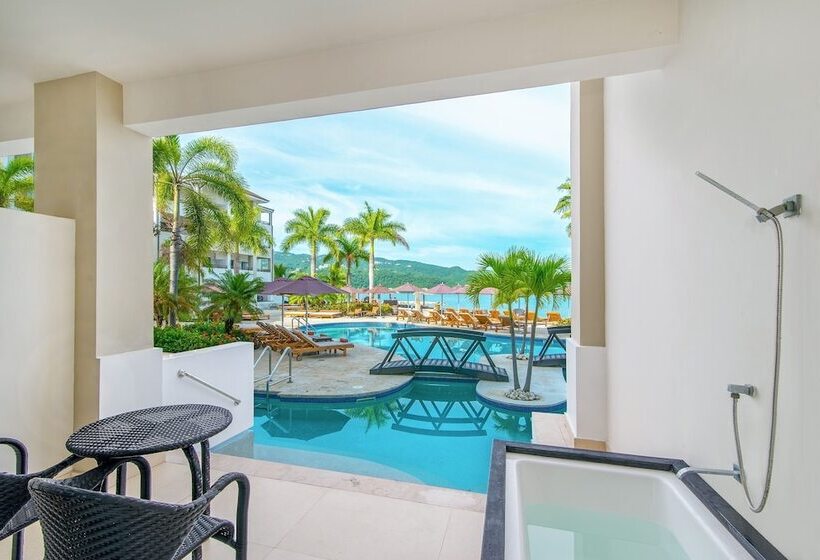 سوئیت کلوب با چشمانداز دریا, Secrets St. James