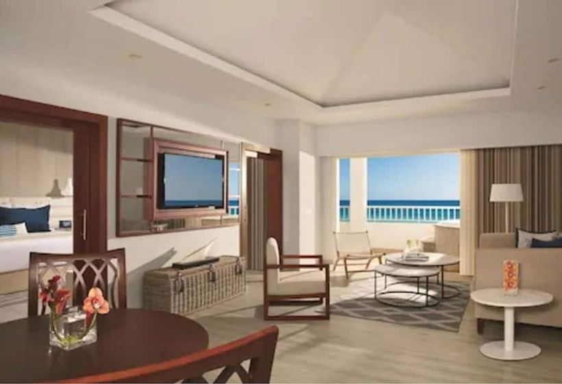 سوئیت کلوب با چشمانداز دریا, Secrets St. James