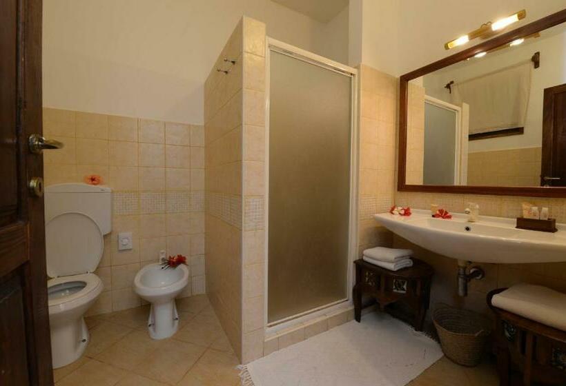 Трехместный Номер Стандарт Вид на Сад, Uroa Bay Beach Resort