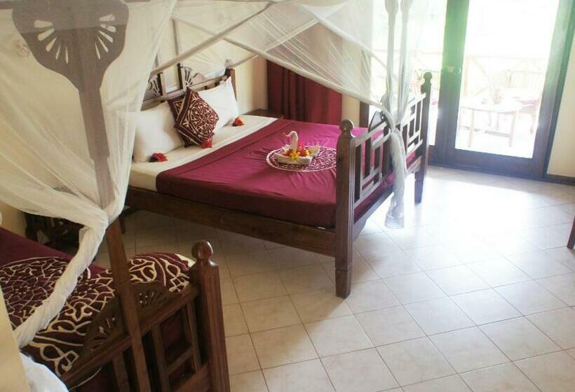 غرفة قياسية ثلاثية مطلة علي الحديقة, Jaz Adonia