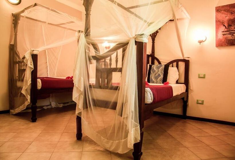Семейный Номер, Uroa Bay Beach Resort