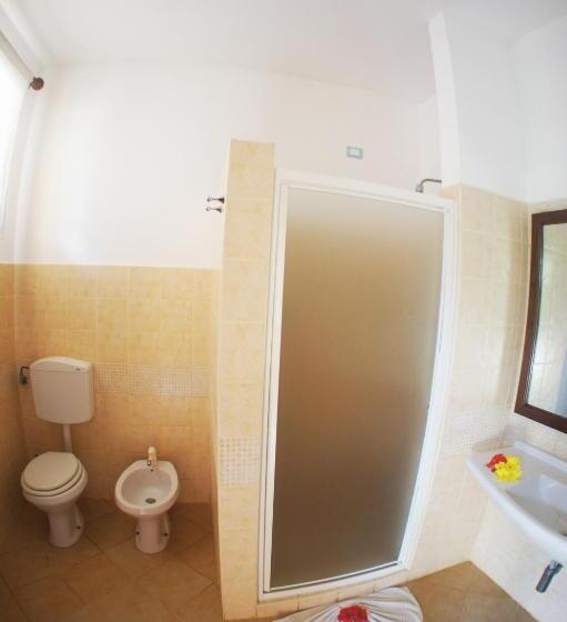 غرفة قياسية ثلاثية مطلة علي الحديقة, Jaz Adonia