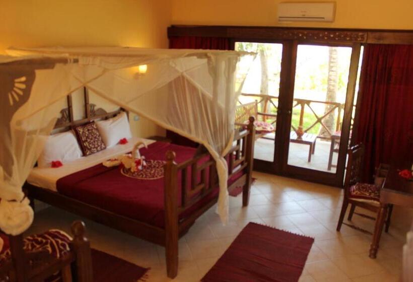 Семейный Номер, Uroa Bay Beach Resort